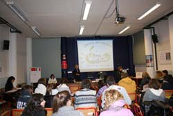 Un momento della lezione svoltasi all'Itpa Casula dal direttore dell'Agenzia del Turismo varesina